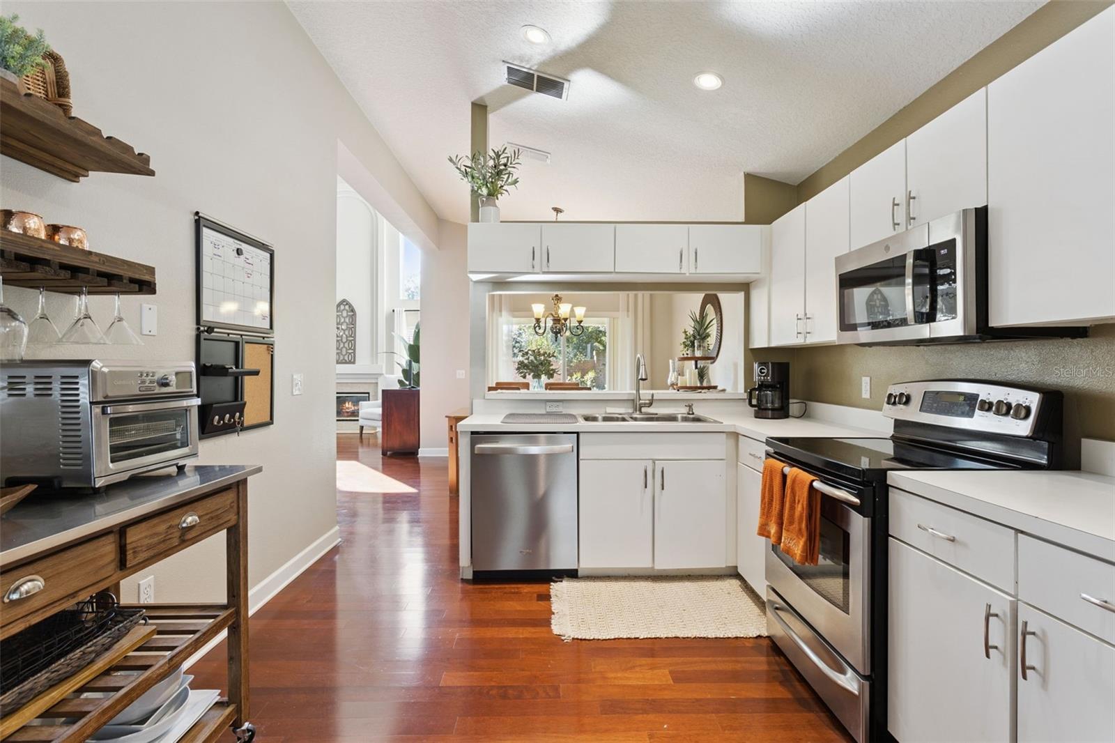 Image 8 of 27 For 272 Longhirst Loop