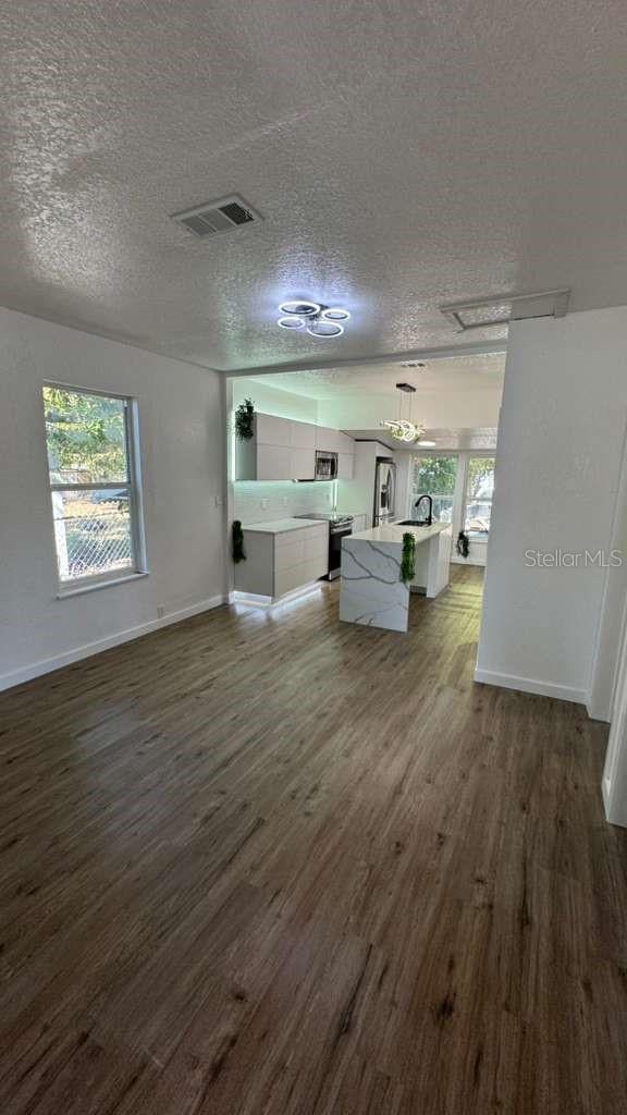 Image 12 of 50 For 1118 Linebaugh Avenue