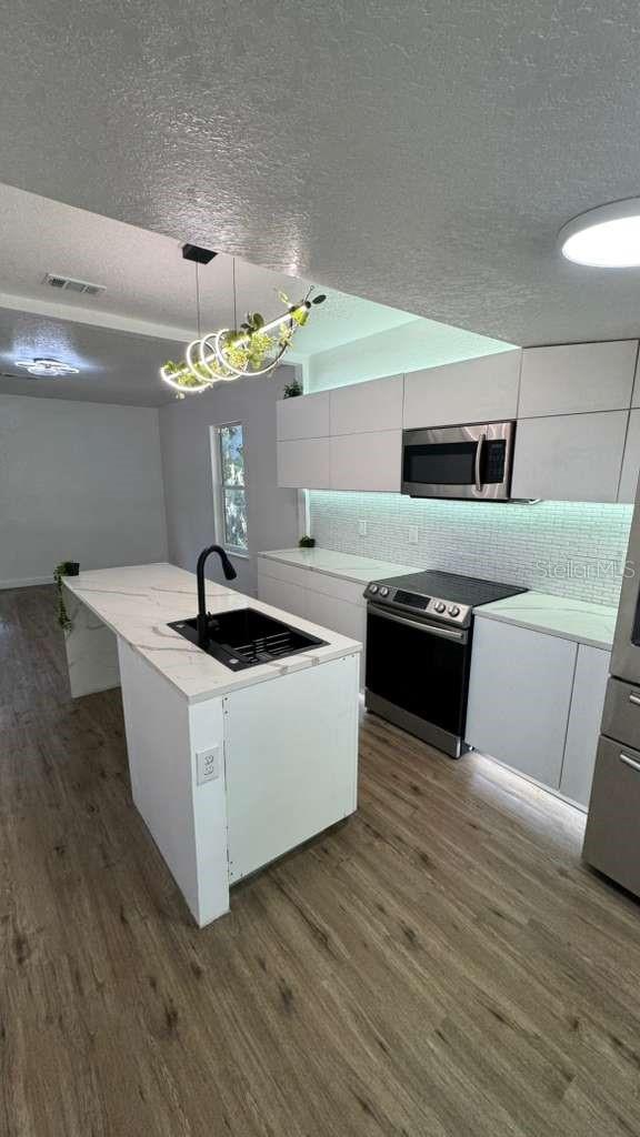 Image 13 of 50 For 1118 Linebaugh Avenue