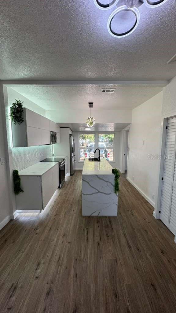 Image 17 of 50 For 1118 Linebaugh Avenue