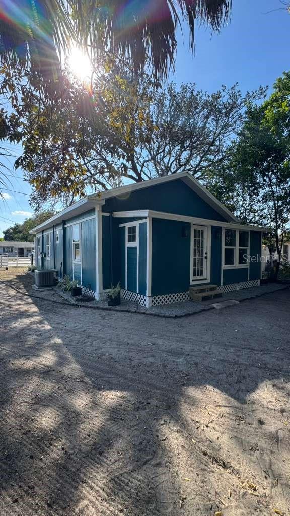 Image 6 of 50 For 1118 Linebaugh Avenue