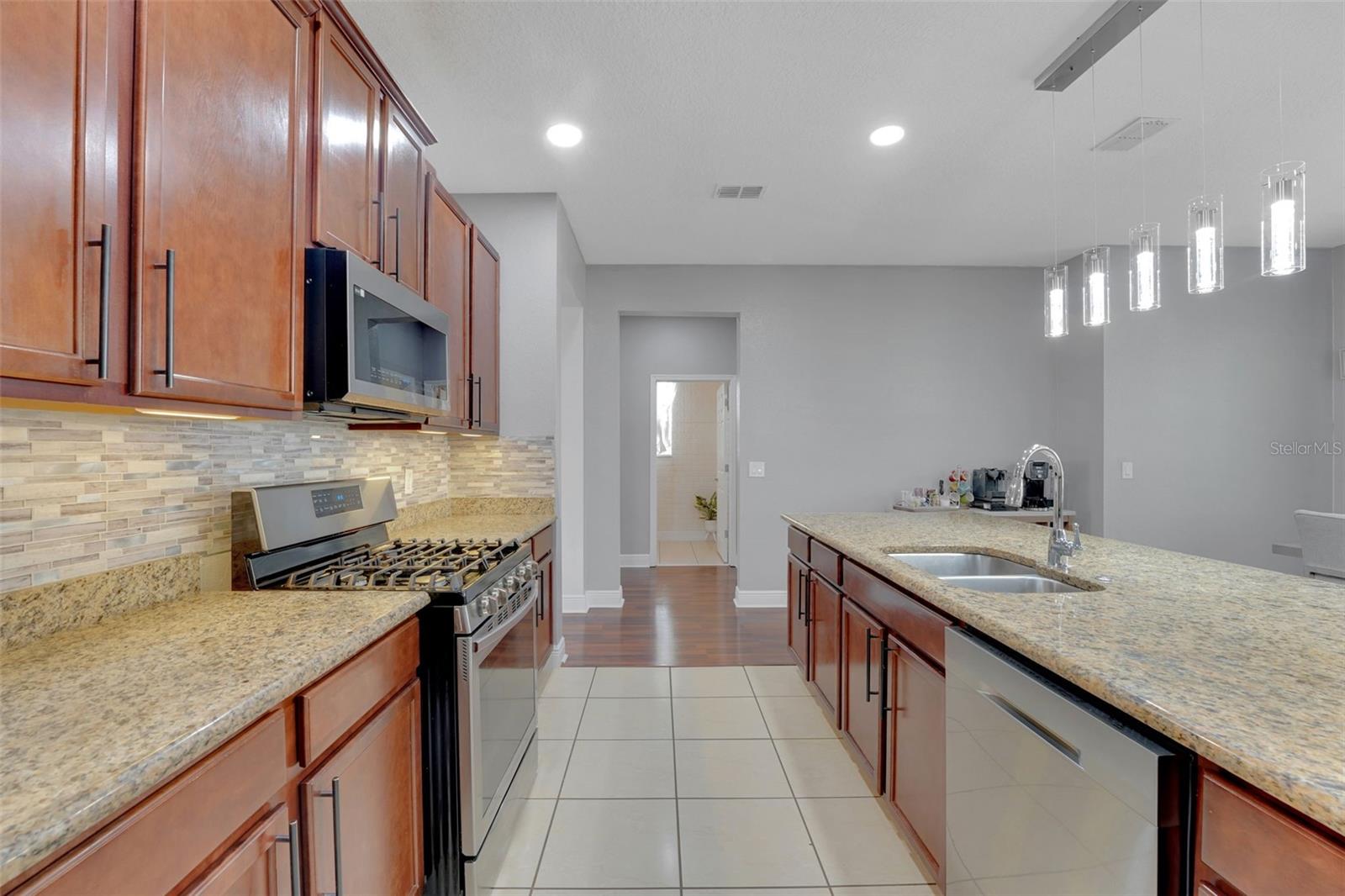 Image 21 of 74 For 14505 Breakwater Way