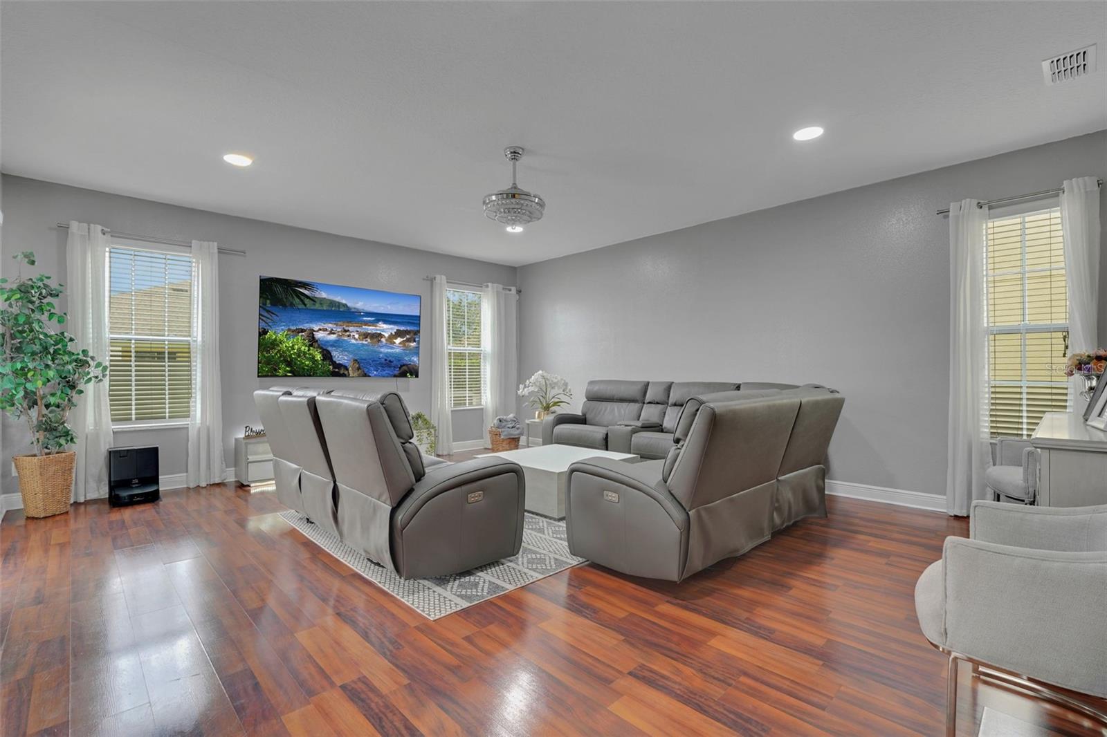 Image 27 of 74 For 14505 Breakwater Way