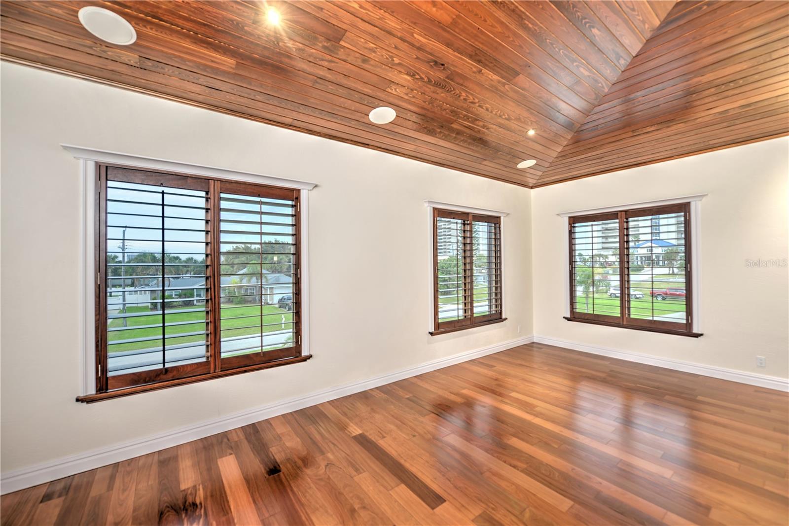 Image 44 of 63 For 108 Broad Avenue