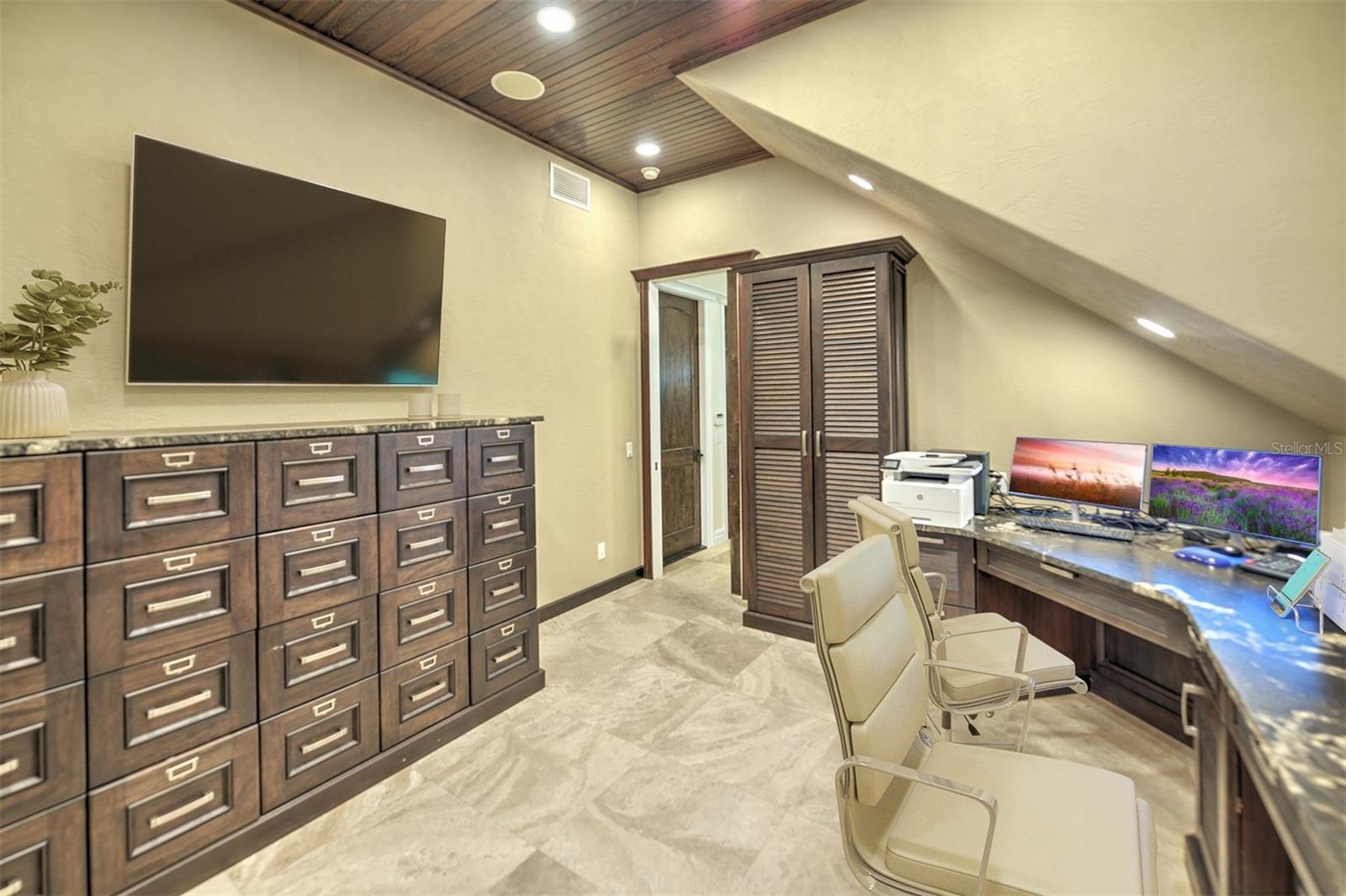 Image 54 of 63 For 108 Broad Avenue