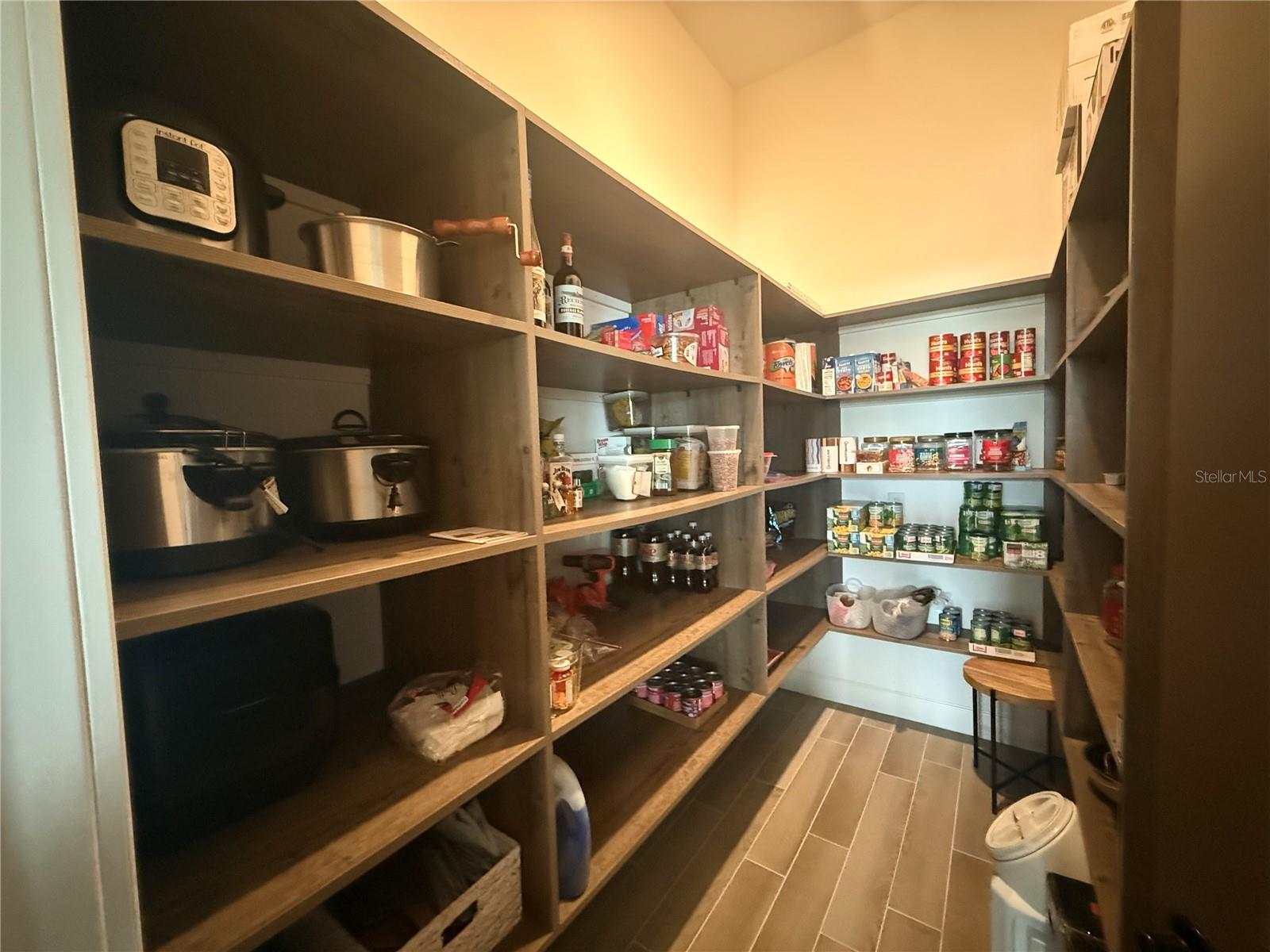 Image 17 of 49 For 1088 Signet Drive