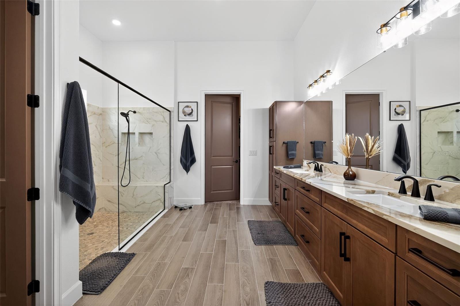 Image 22 of 49 For 1088 Signet Drive