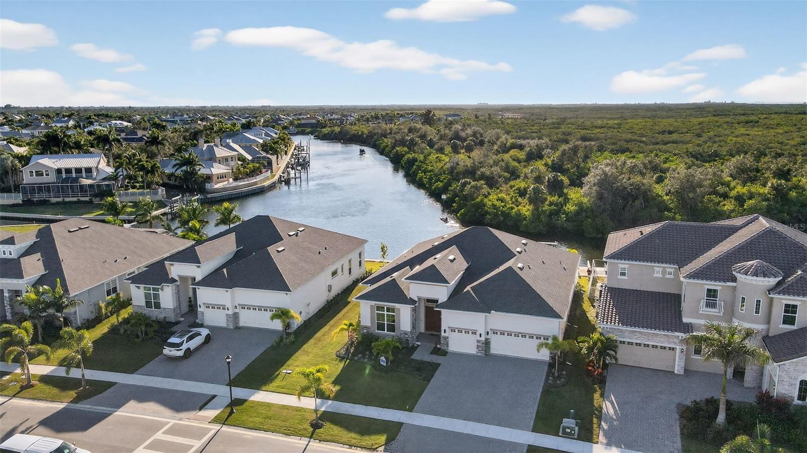 Image 3 of 49 For 1088 Signet Drive