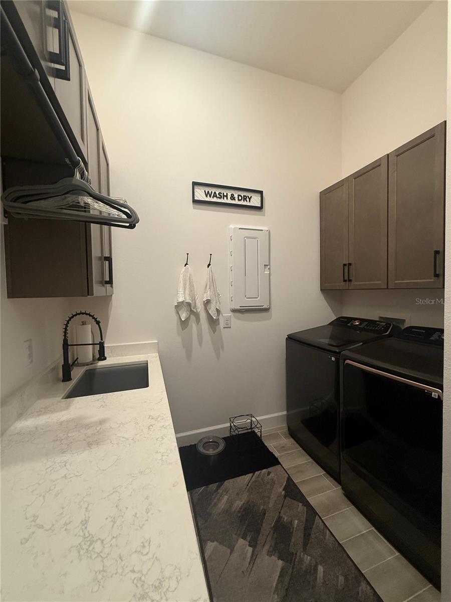 Image 34 of 49 For 1088 Signet Drive