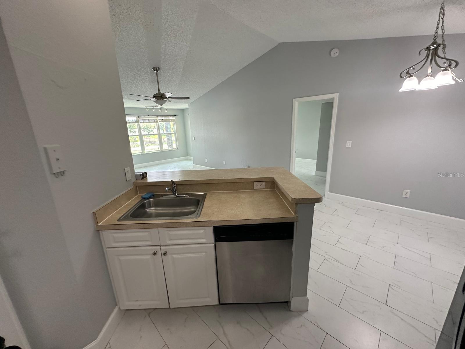 Image 4 of 18 For 5725 Gatlin Avenue 328