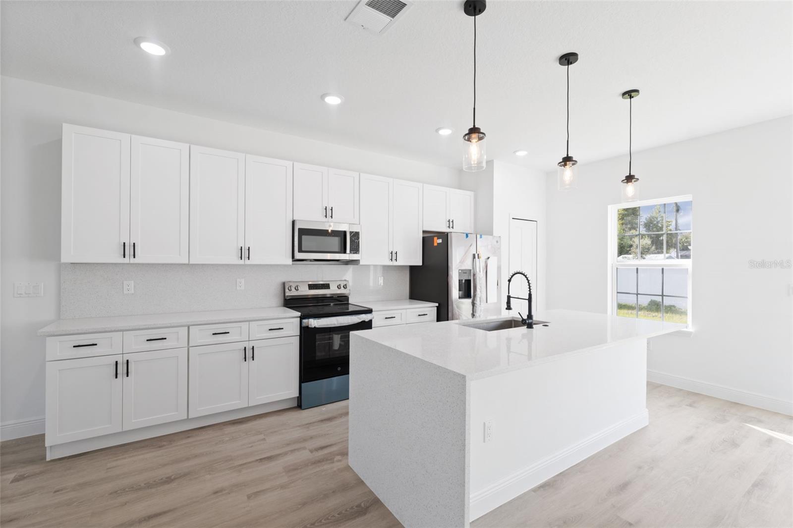 Image 12 of 32 For 2273 158th Street Road