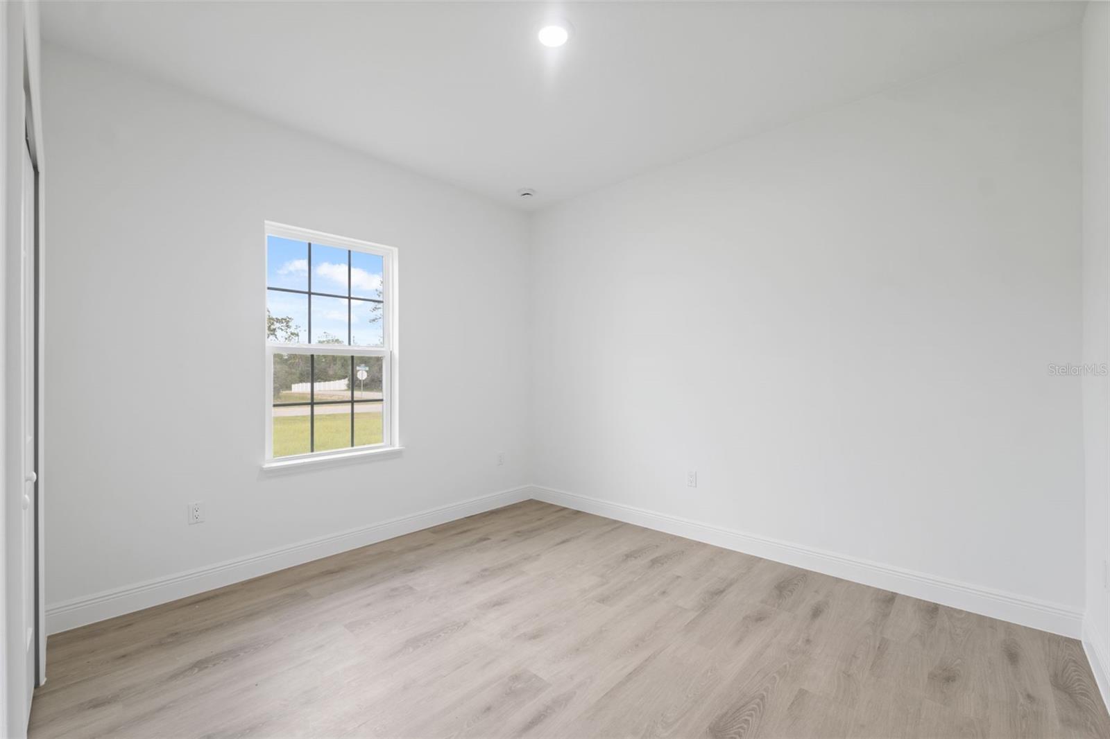 Image 19 of 32 For 2273 158th Street Road