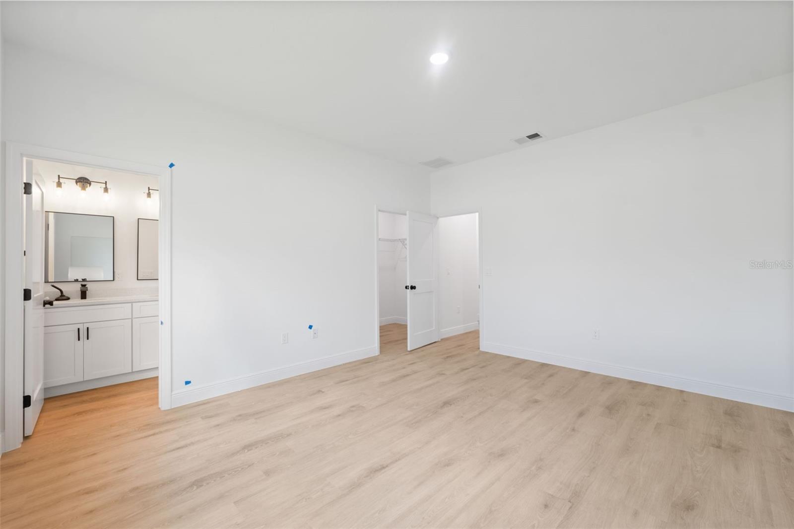 Image 21 of 32 For 2273 158th Street Road