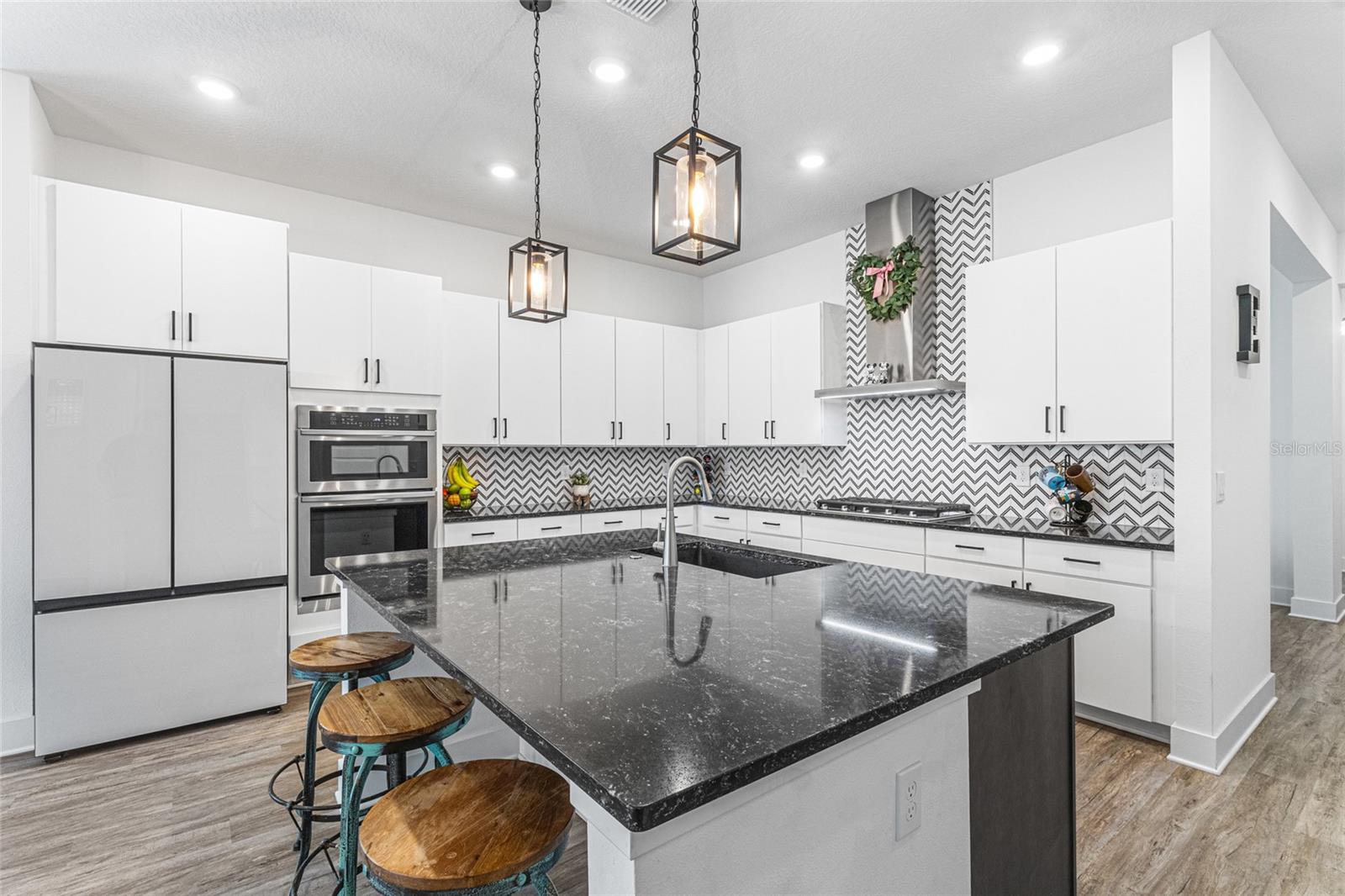 Image 16 of 51 For 14955 Lebeau Loop