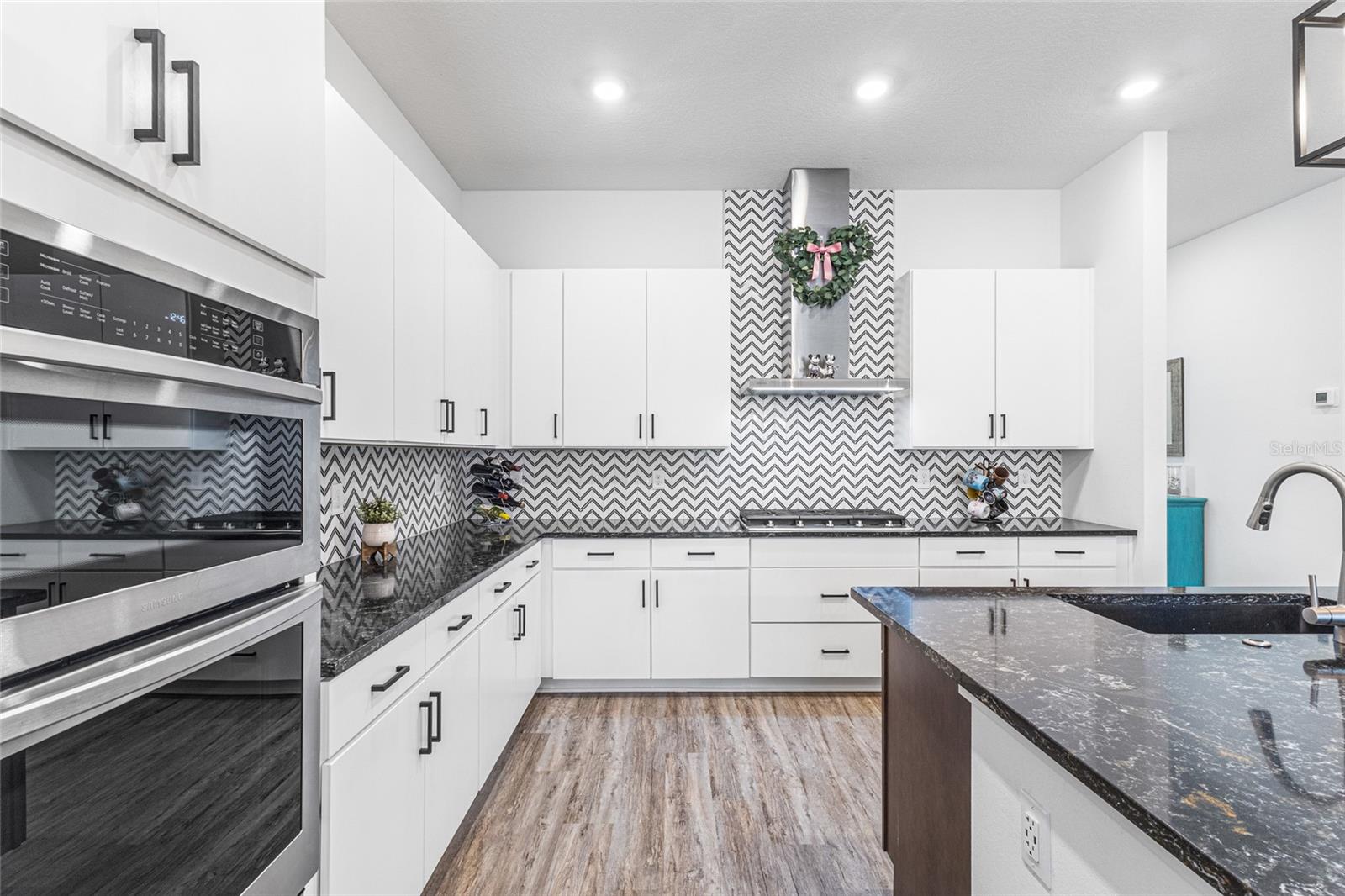 Image 17 of 51 For 14955 Lebeau Loop