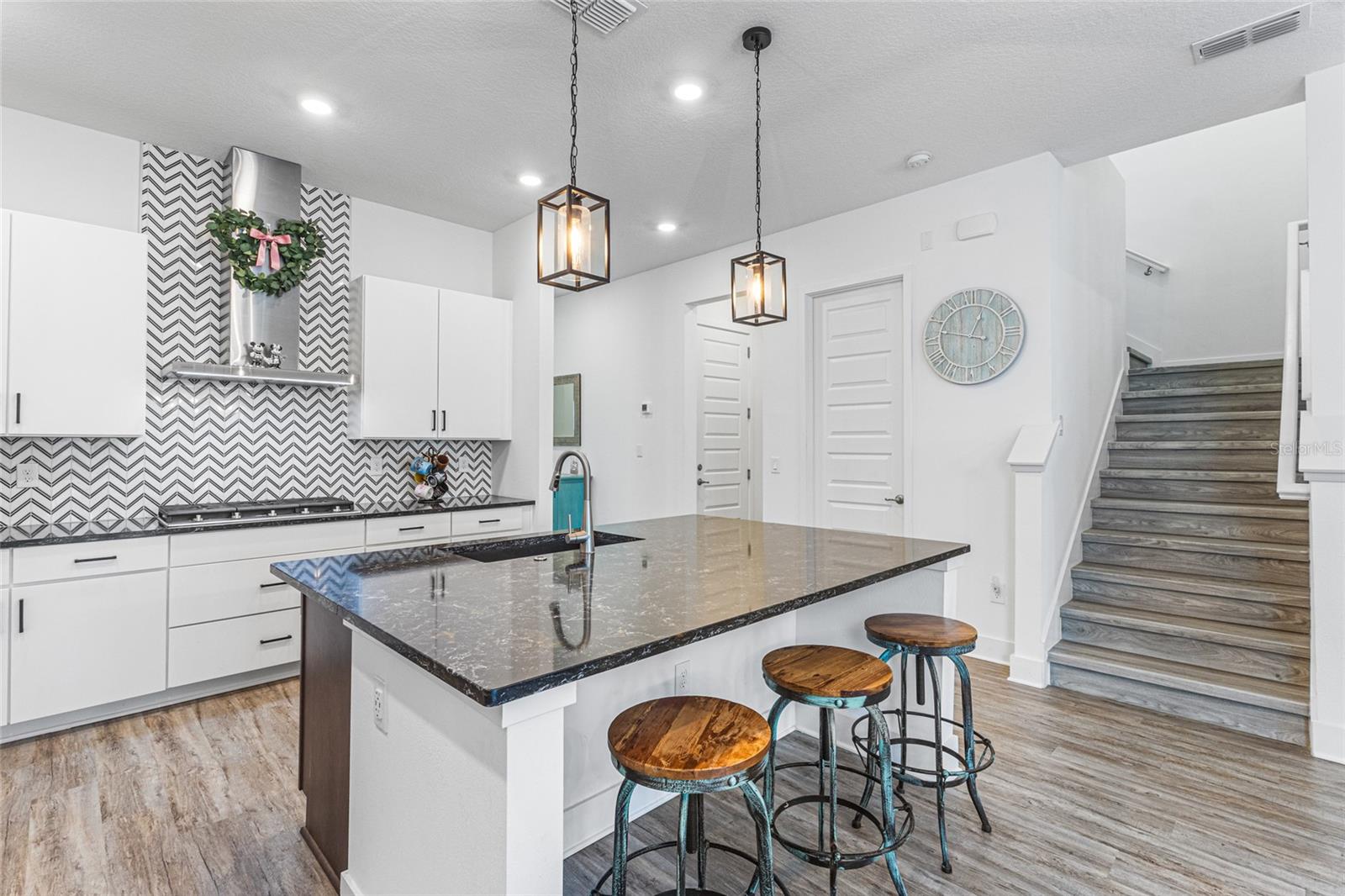 Image 18 of 51 For 14955 Lebeau Loop