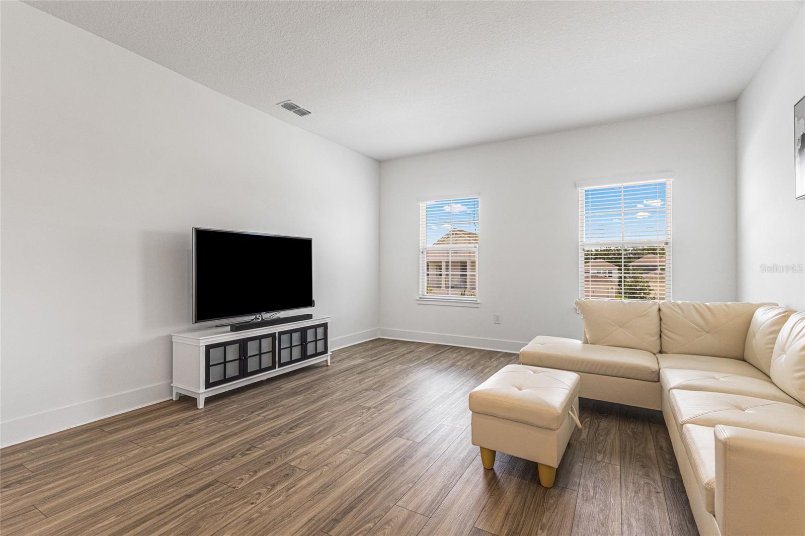 Image 32 of 51 For 14955 Lebeau Loop