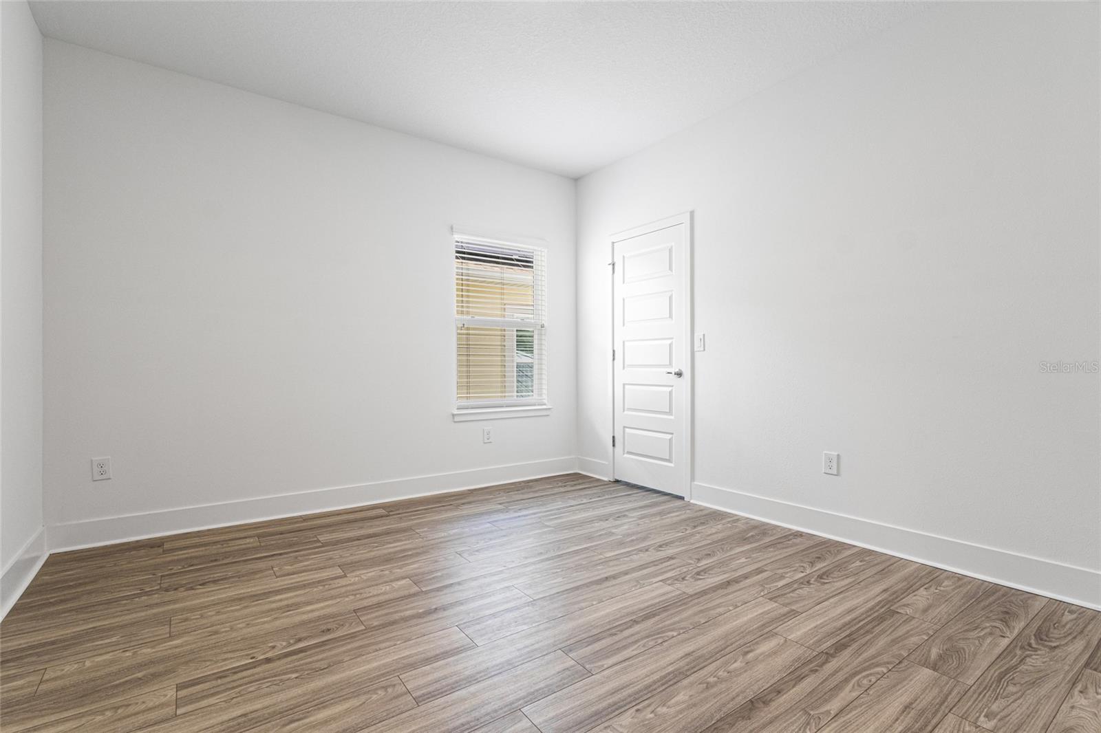 Image 37 of 51 For 14955 Lebeau Loop