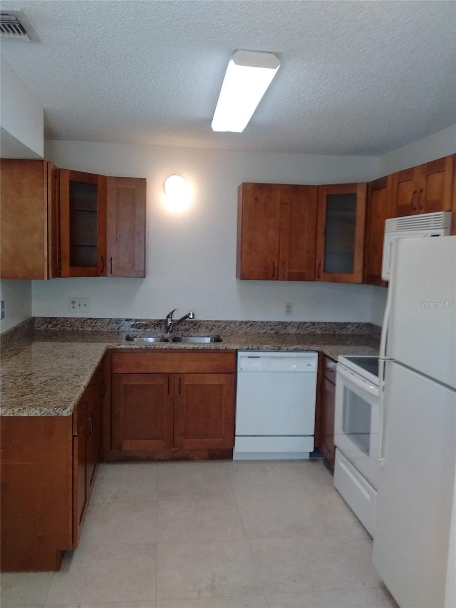 Image 5 of 15 For 457 Hemlock Street