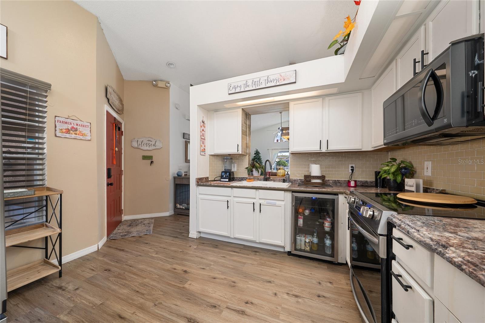 Image 10 of 34 For 1611 Bridgeview Circle