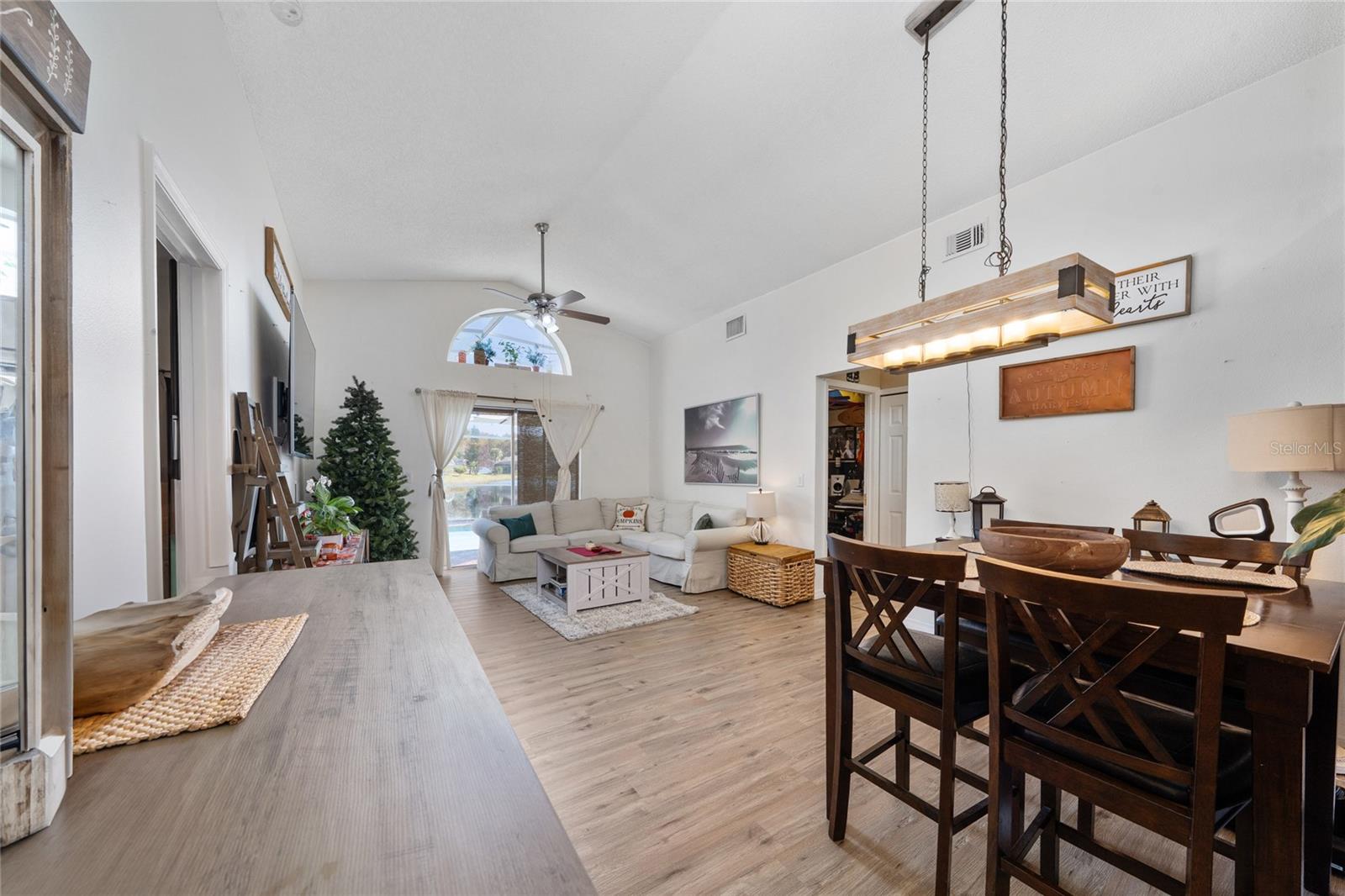 Image 11 of 34 For 1611 Bridgeview Circle