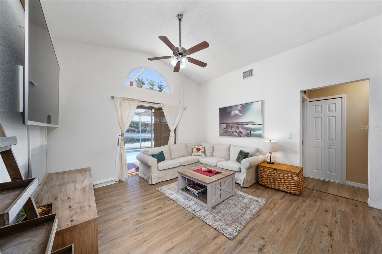 Image 12 of 34 For 1611 Bridgeview Circle