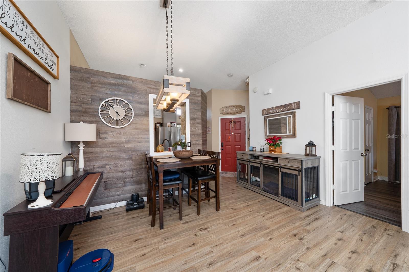 Image 13 of 34 For 1611 Bridgeview Circle