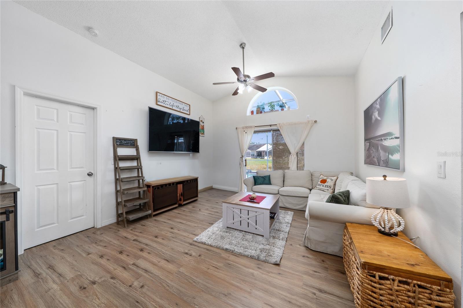 Image 14 of 34 For 1611 Bridgeview Circle