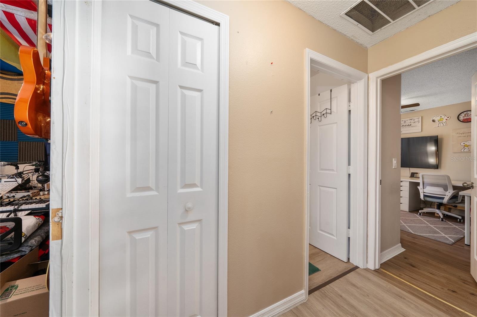 Image 16 of 34 For 1611 Bridgeview Circle