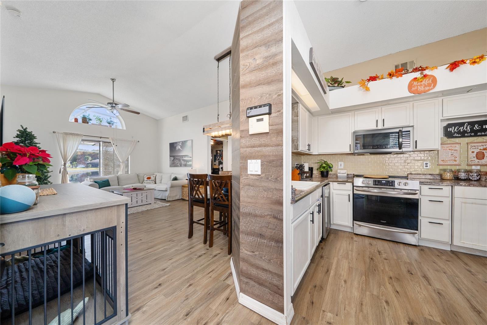 Image 7 of 34 For 1611 Bridgeview Circle