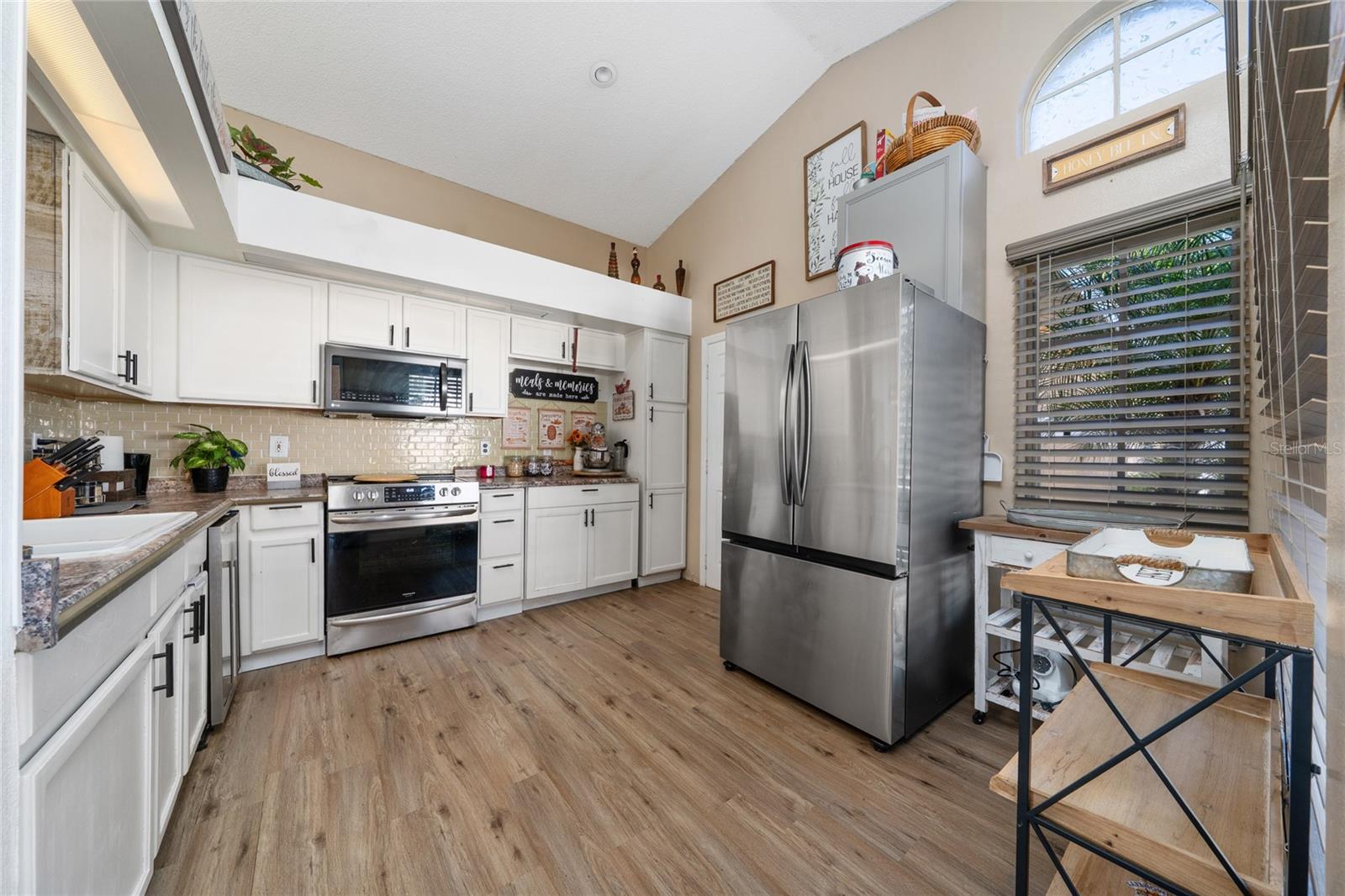 Image 9 of 34 For 1611 Bridgeview Circle