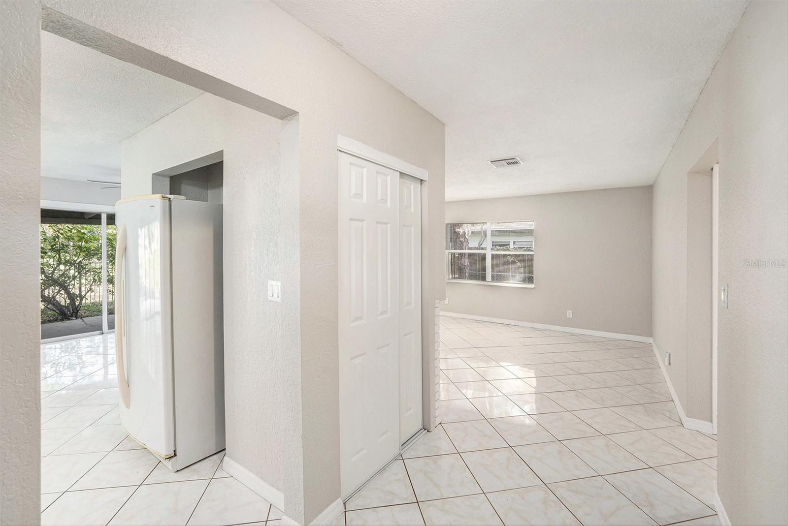 Image 11 of 25 For 4260 Narvarez Way S