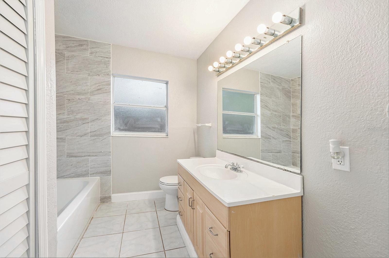 Image 20 of 25 For 4260 Narvarez Way S