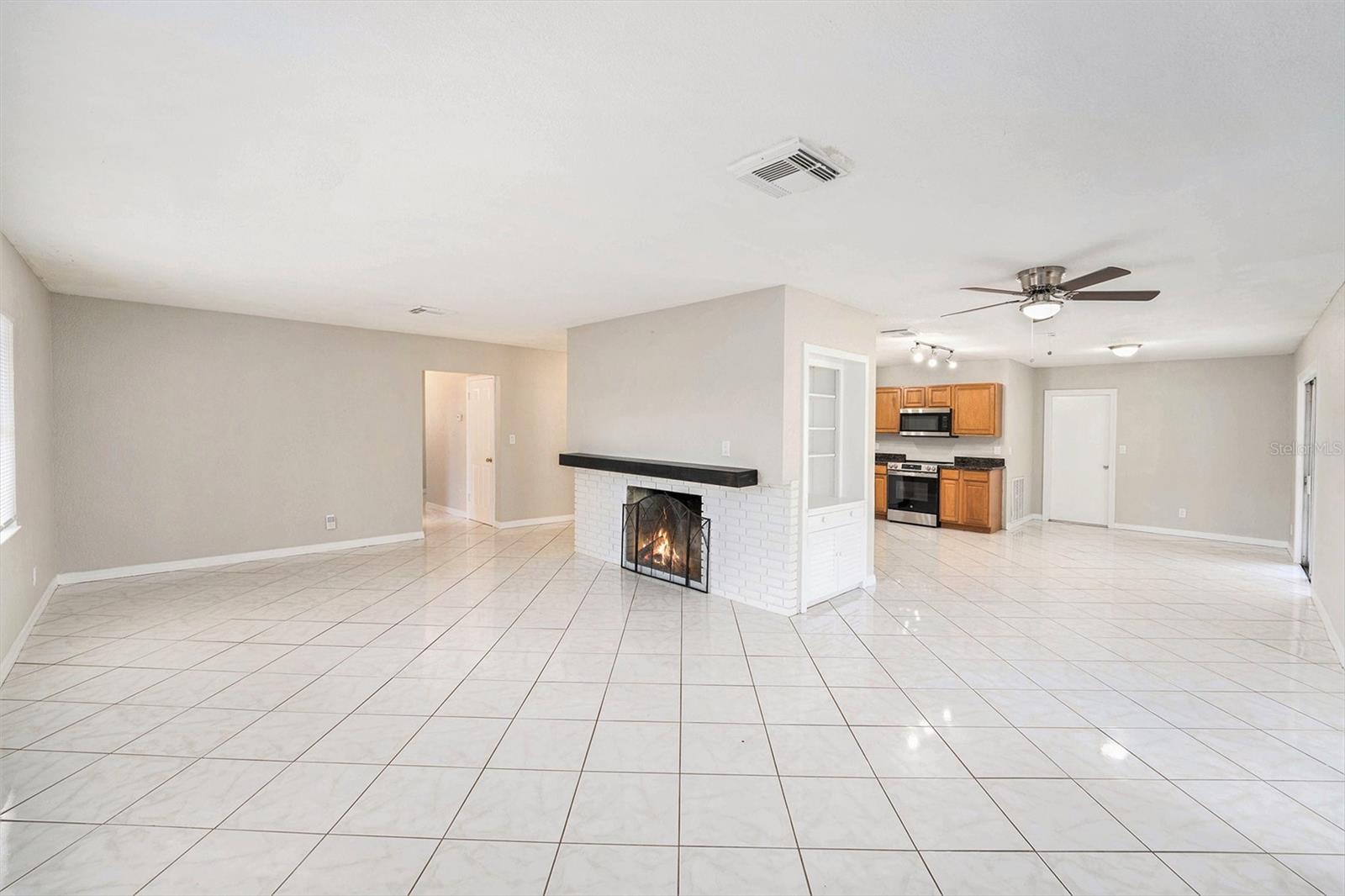 Image 5 of 25 For 4260 Narvarez Way S