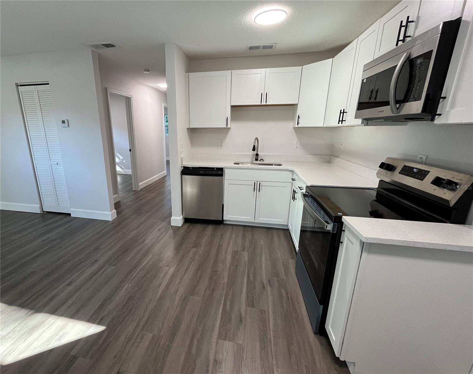 Image 8 of 19 For 1208 Helen Street