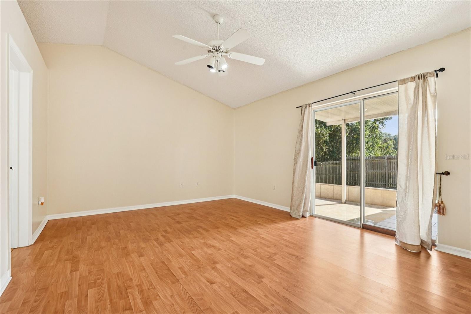 Image 12 of 26 For 615 Oakpoint Circle