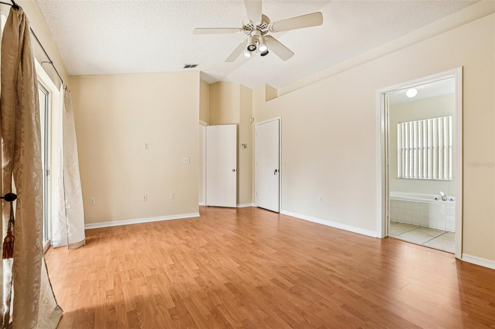 Image 13 of 26 For 615 Oakpoint Circle