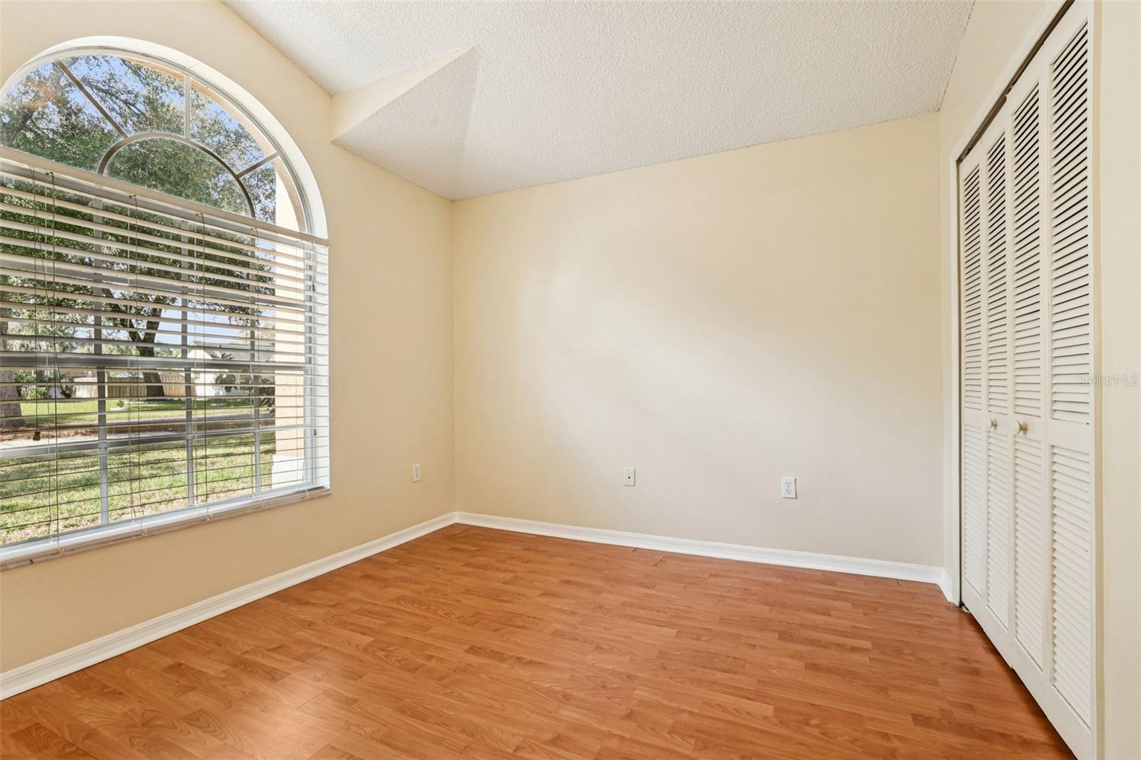 Image 17 of 26 For 615 Oakpoint Circle