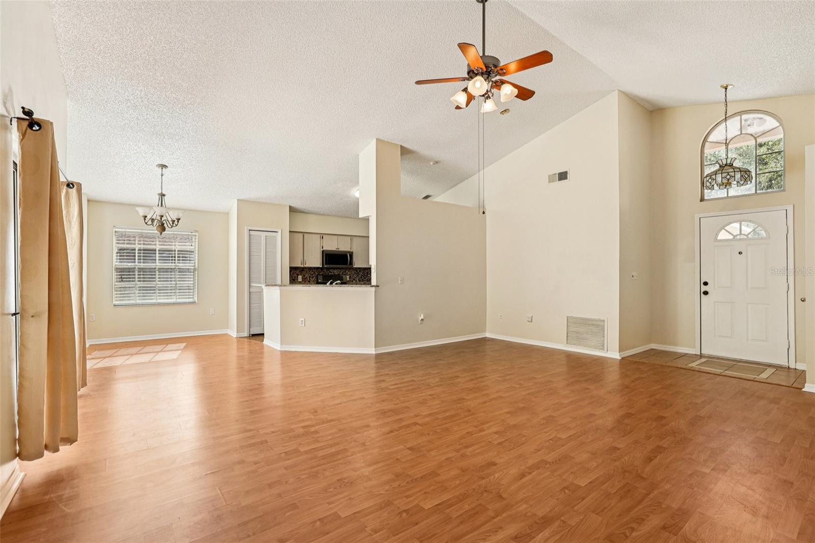 Image 5 of 26 For 615 Oakpoint Circle