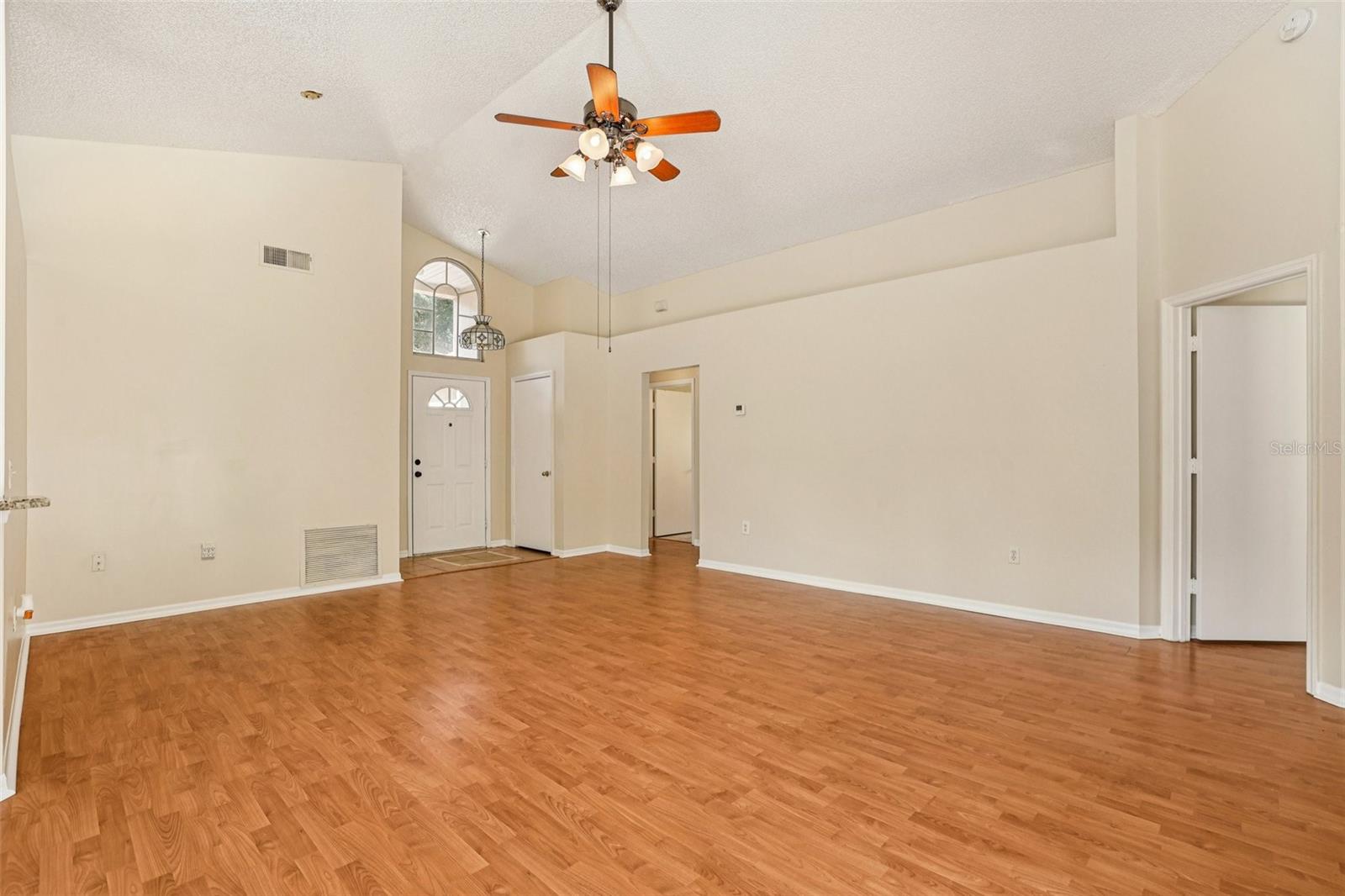 Image 6 of 26 For 615 Oakpoint Circle