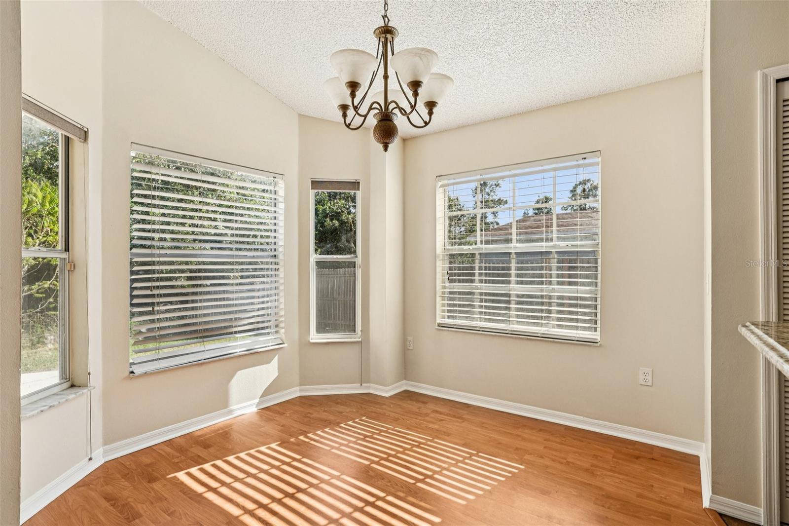 Image 7 of 26 For 615 Oakpoint Circle