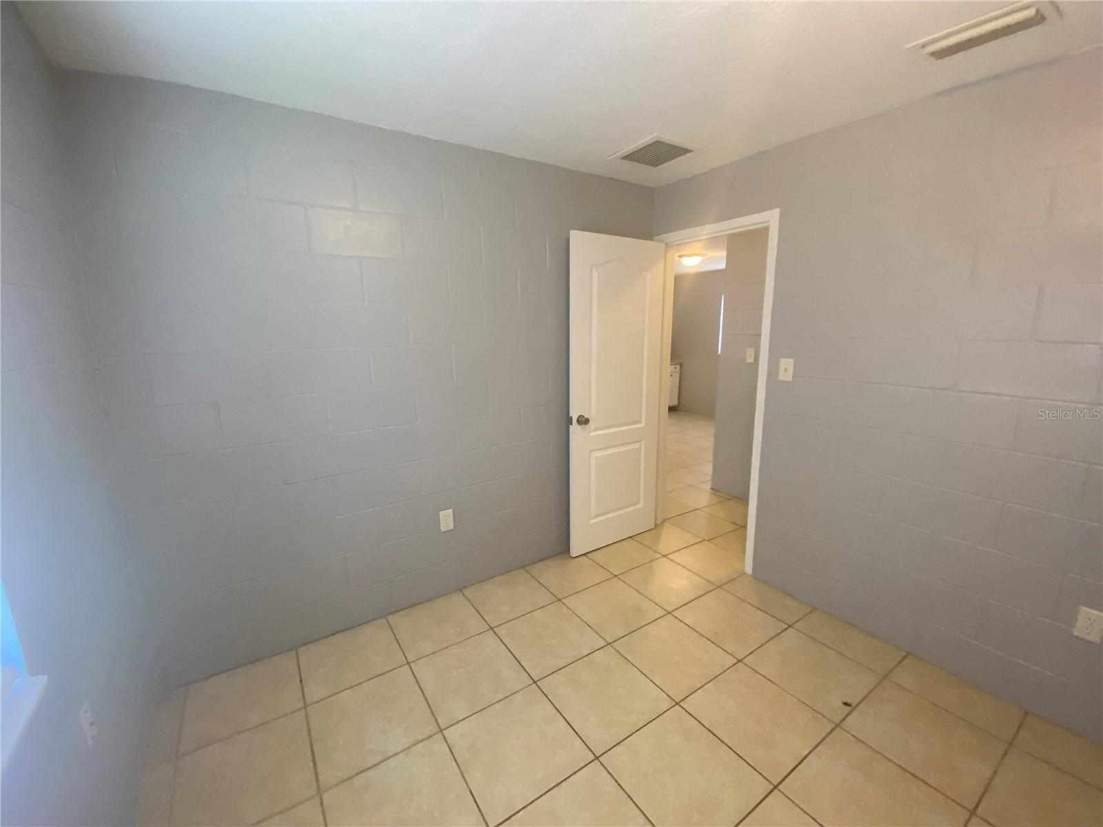 Image 8 of 13 For 1119 Mcnamee Street B