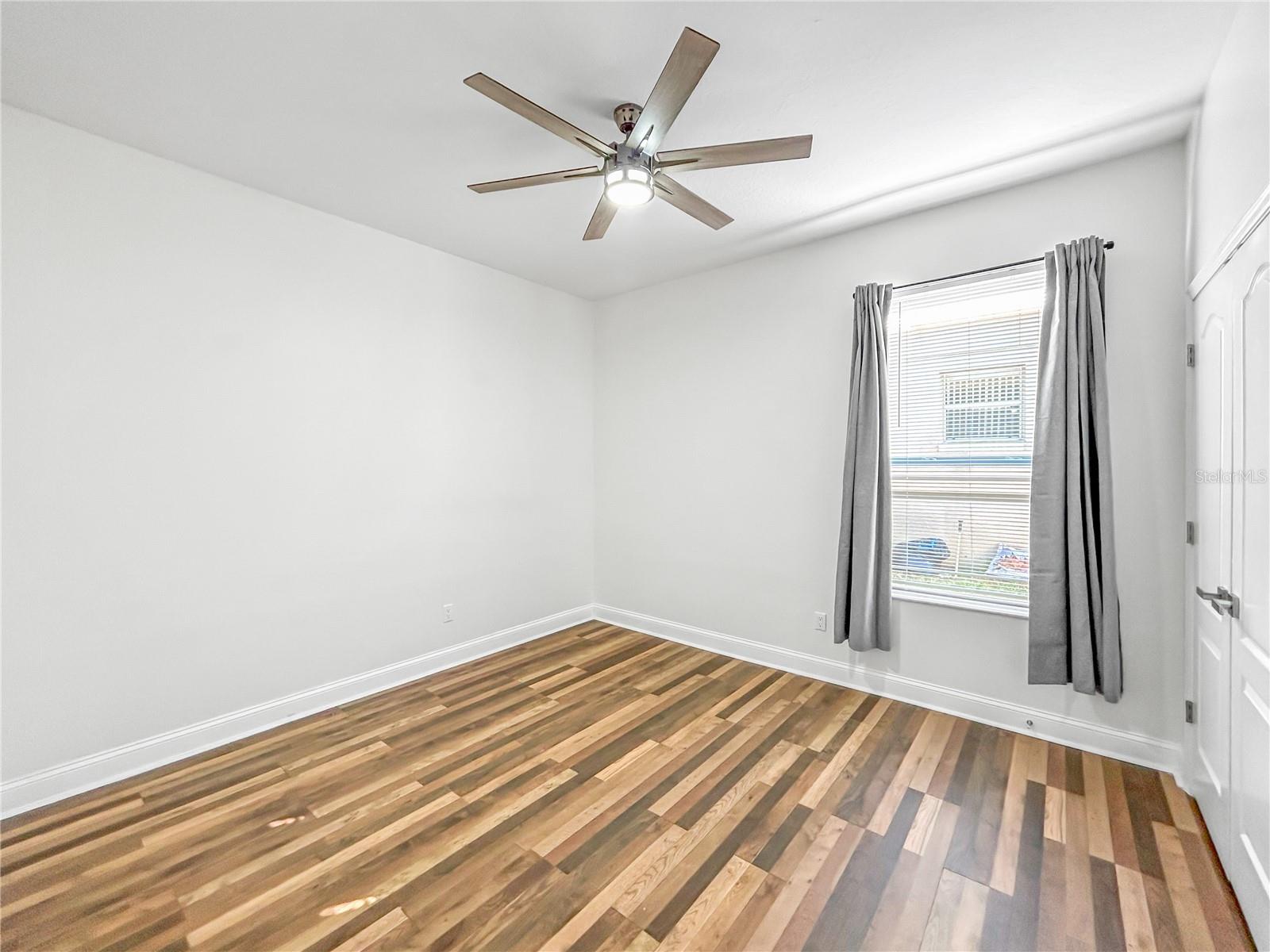 Image 25 of 31 For 10122 Newington Drive