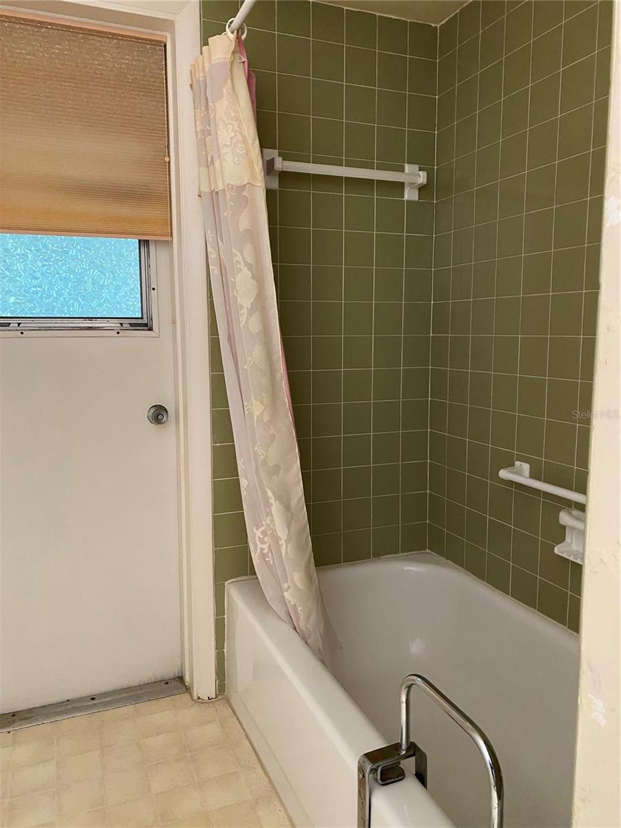 Image 18 of 31 For 5047 Ferncrest Drive