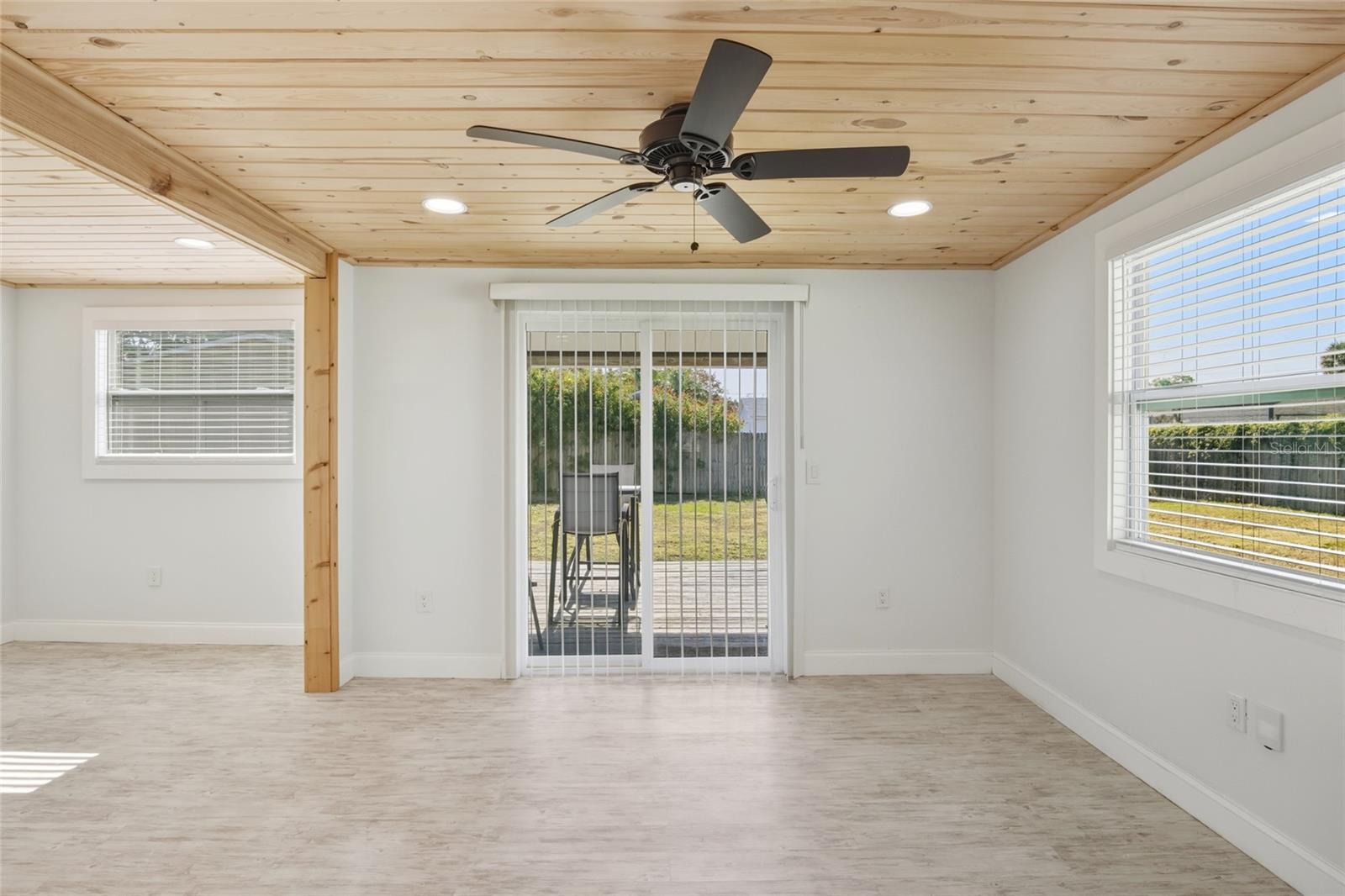 Image 11 of 39 For 702 Eleanore Avenue