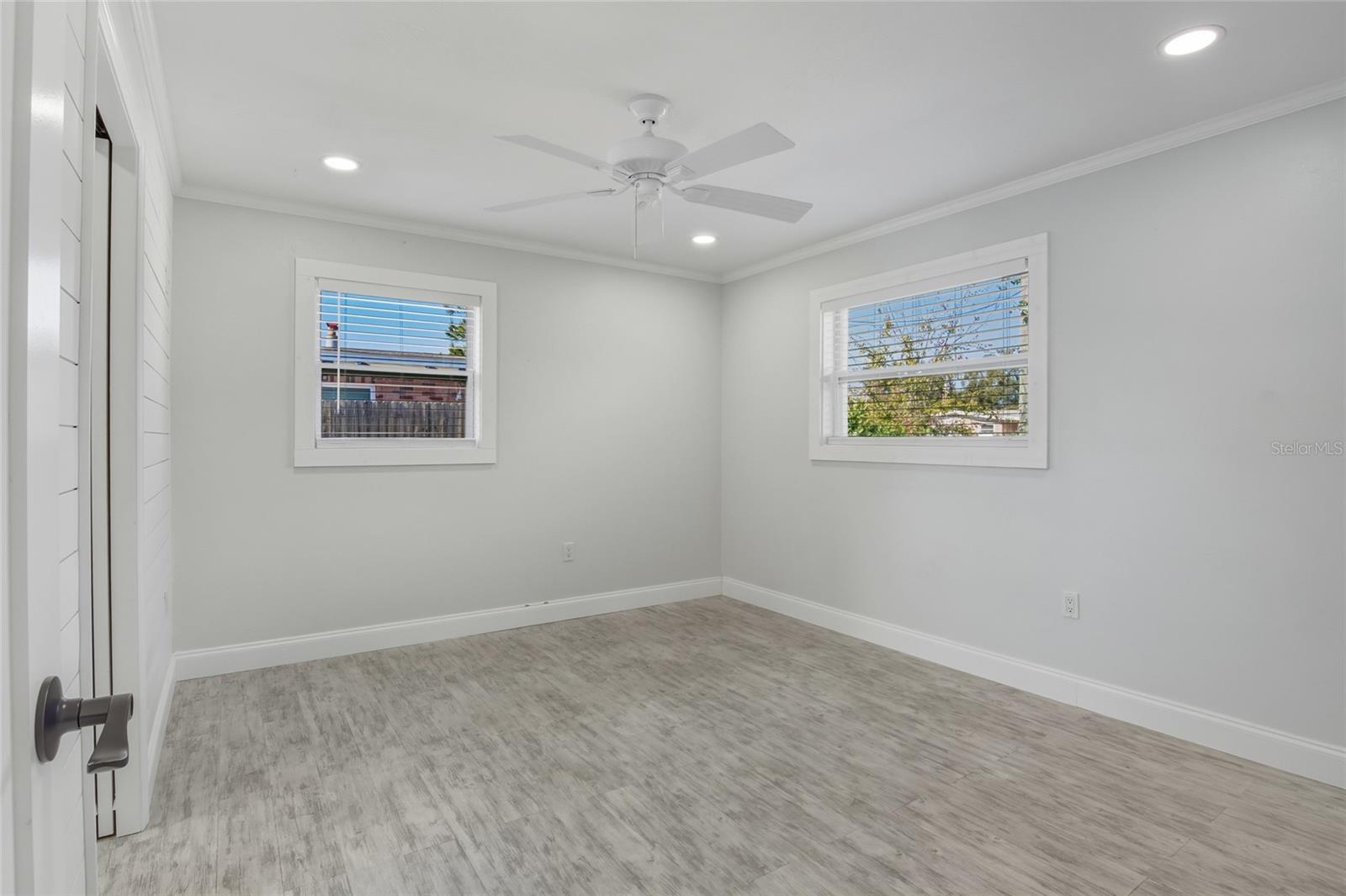 Image 16 of 39 For 702 Eleanore Avenue