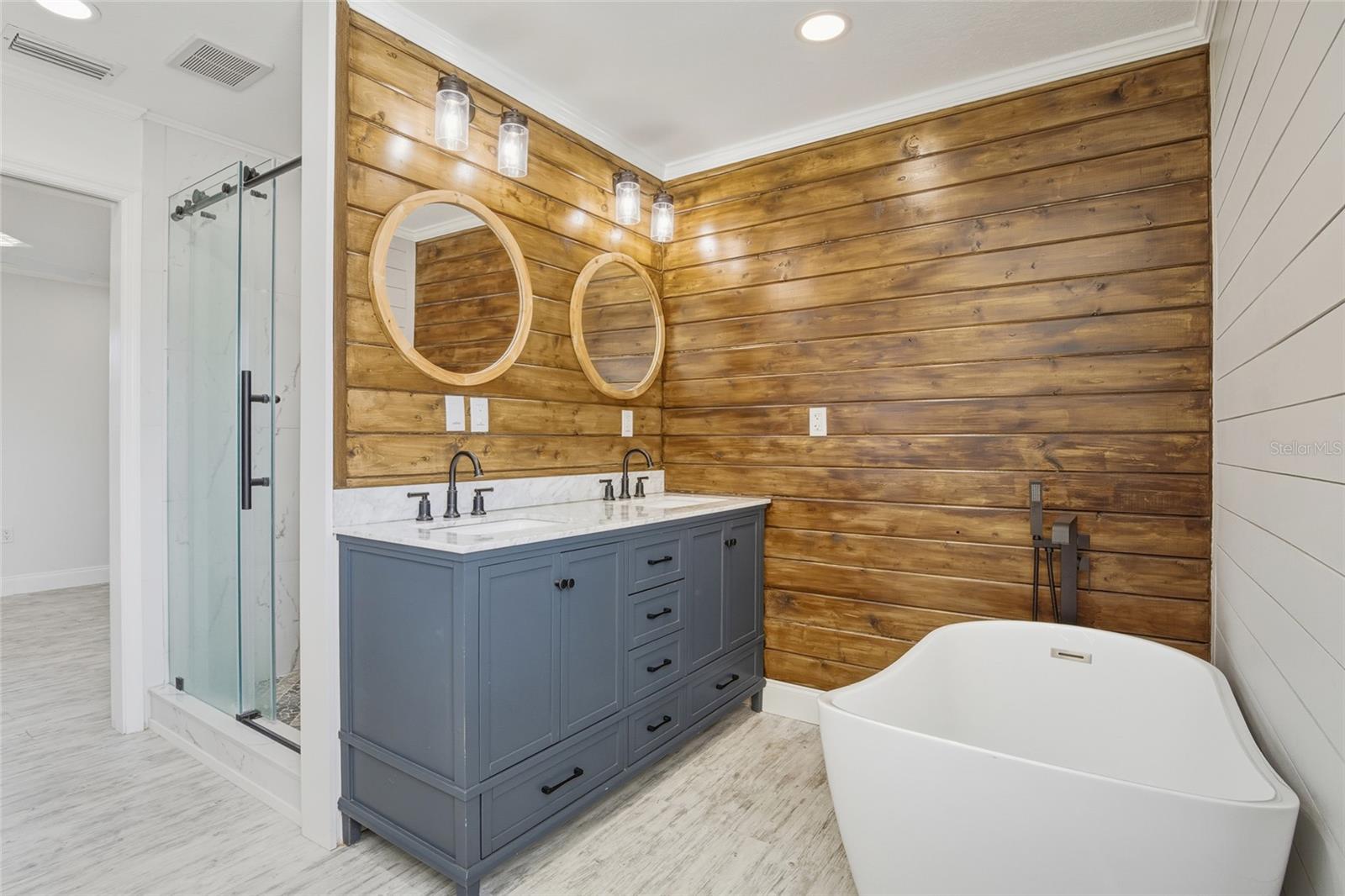 Image 19 of 39 For 702 Eleanore Avenue