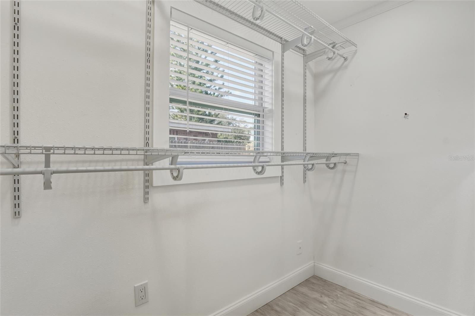 Image 21 of 39 For 702 Eleanore Avenue