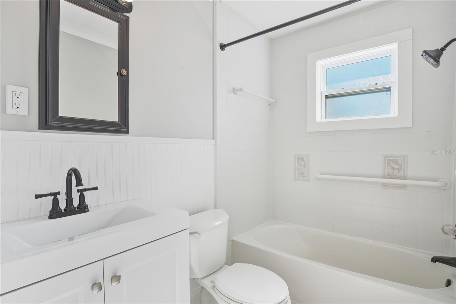 Image 22 of 39 For 702 Eleanore Avenue