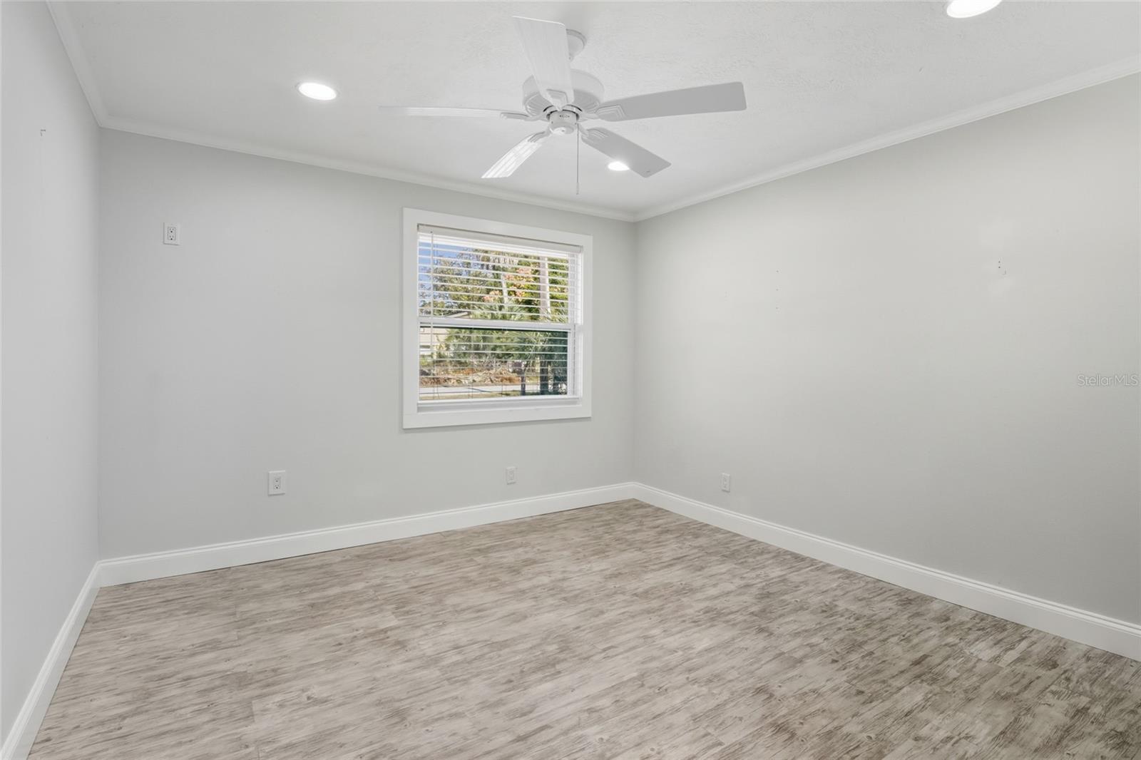 Image 23 of 39 For 702 Eleanore Avenue